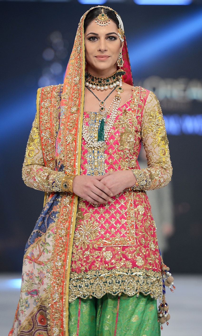 Nomi ansari deals mehndi dresses 2019