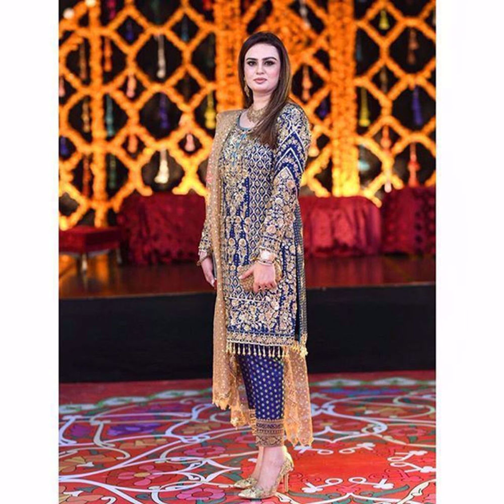 Picture of Lailomah Khan looks exquisite in this royal blue statement jora by Nomi Ansari