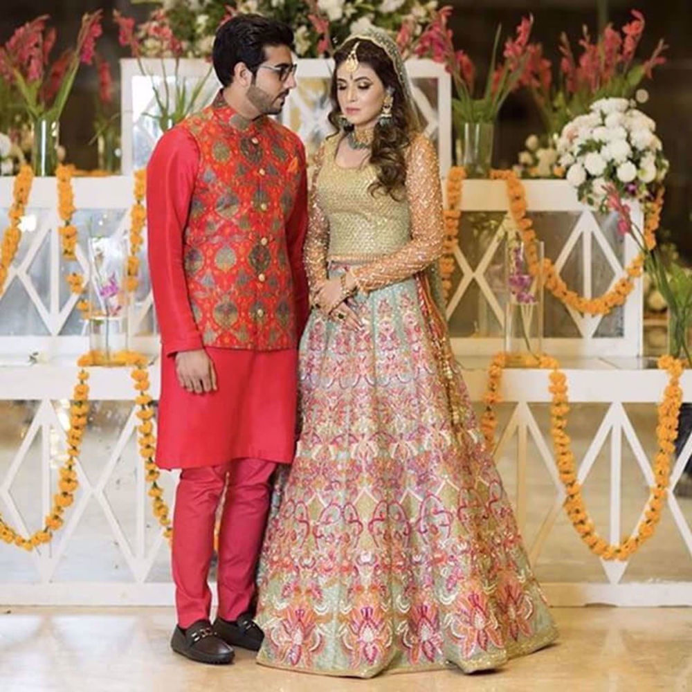 Picture of FALAK AND SANA LOOKING GORGEOUS IN NOMI ANSARI AT THEIR MEHNDI