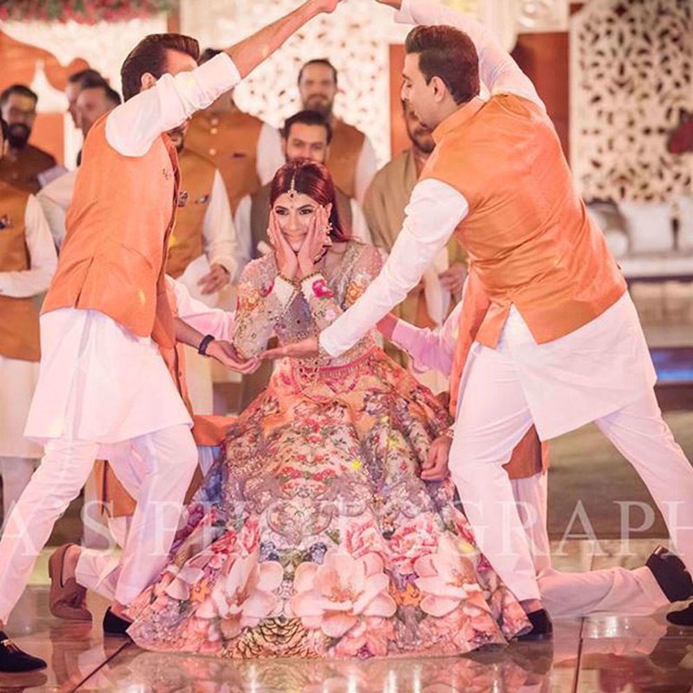 Picture of HERMAINE KHAN WAS ABSOLUTE PERFECTION ON HER MEHNDI WEARING A GORGEOUS NUMBER BY NOMI ANSARI (2)