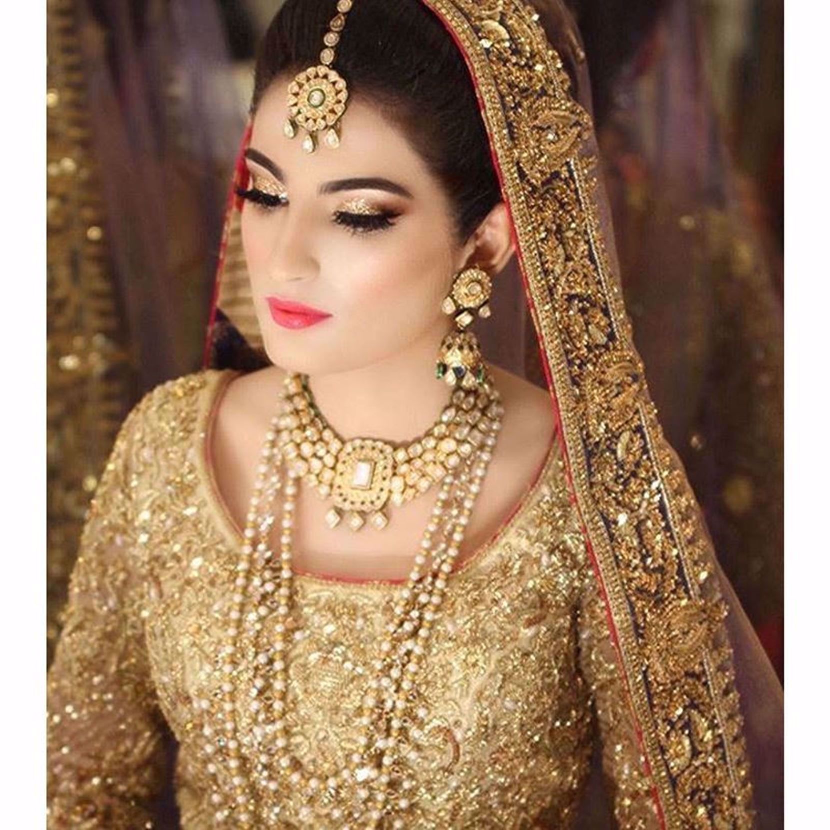 Picture of A NOMI ANSARI BRIDE IN MAJESTIC AUREATE