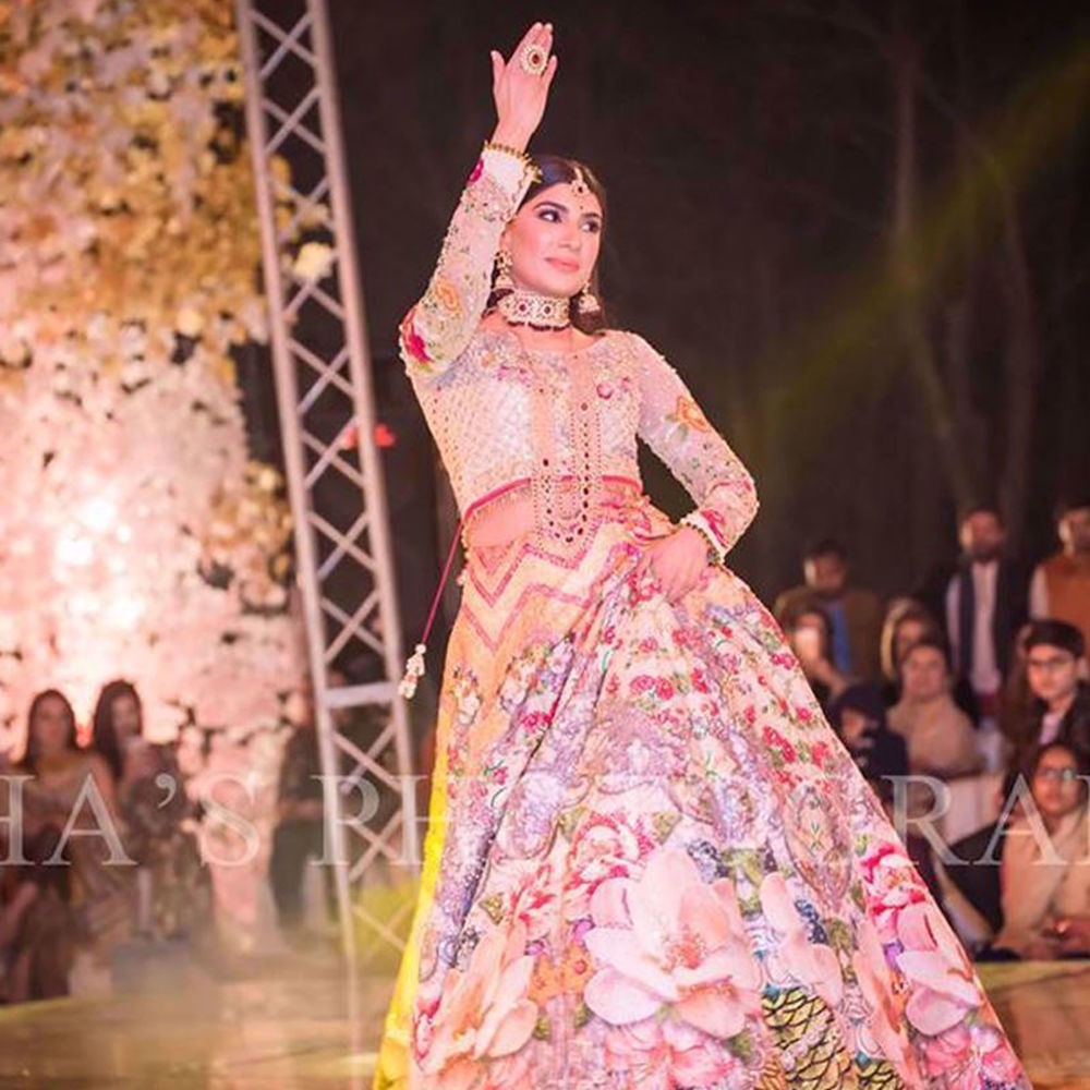Picture of HERMAINE KHAN WAS ABSOLUTE PERFECTION ON HER MEHNDI WEARING A GORGEOUS NUMBER BY NOMI ANSARI (3)
