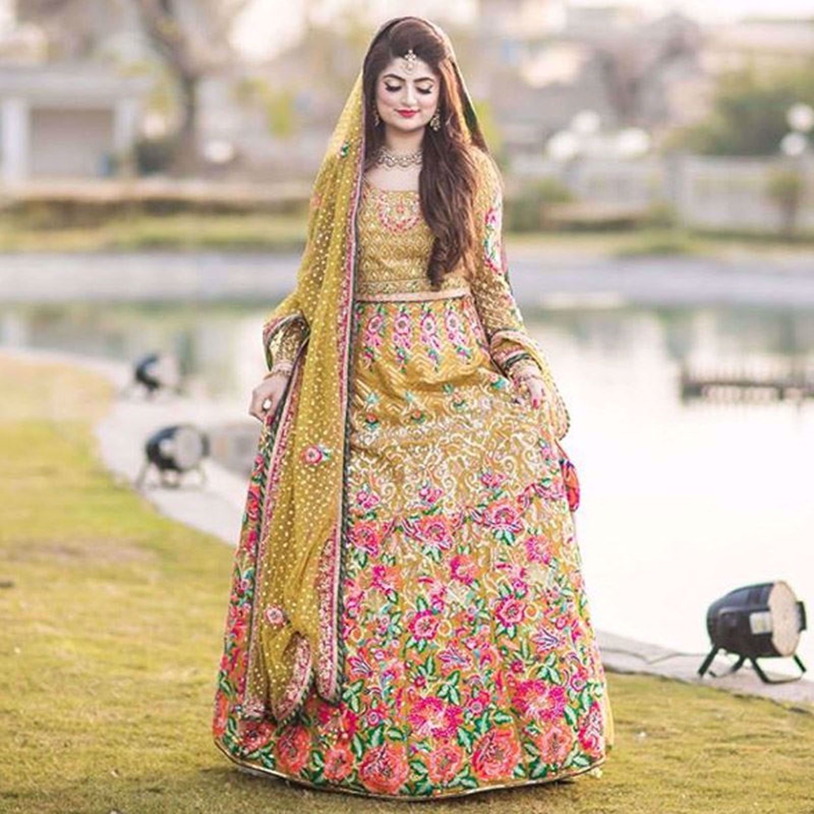 Picture of THE BEAUTIFUL HADIA AHMED IN NOMI ANSARI LEHNGA