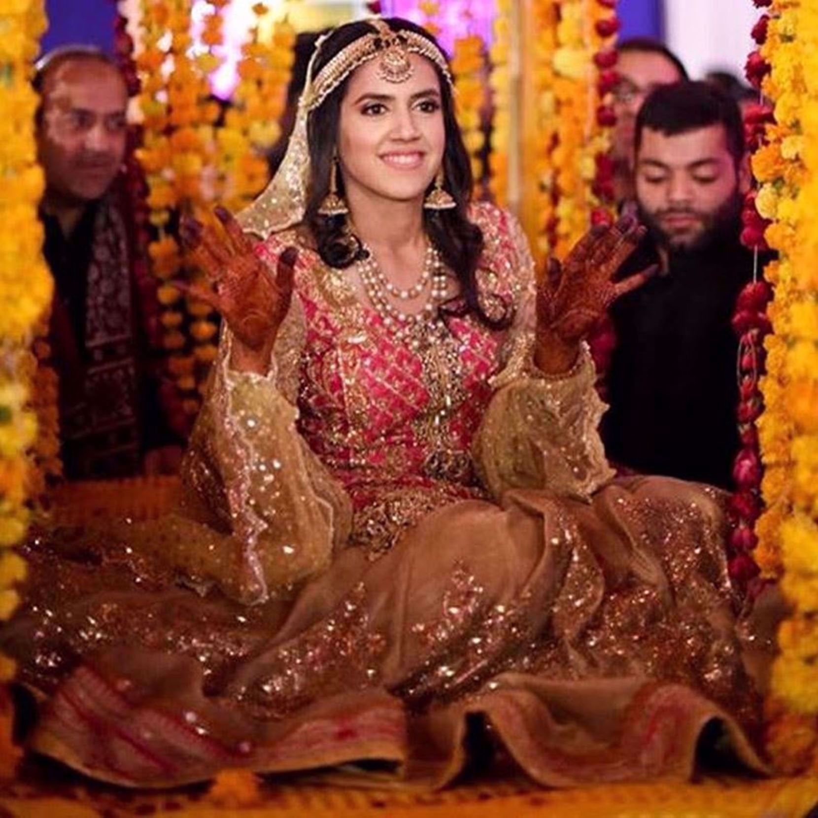 Picture of MESHAL SHAIKH IN LEHNGA CHOLI ON HER MEHNDI