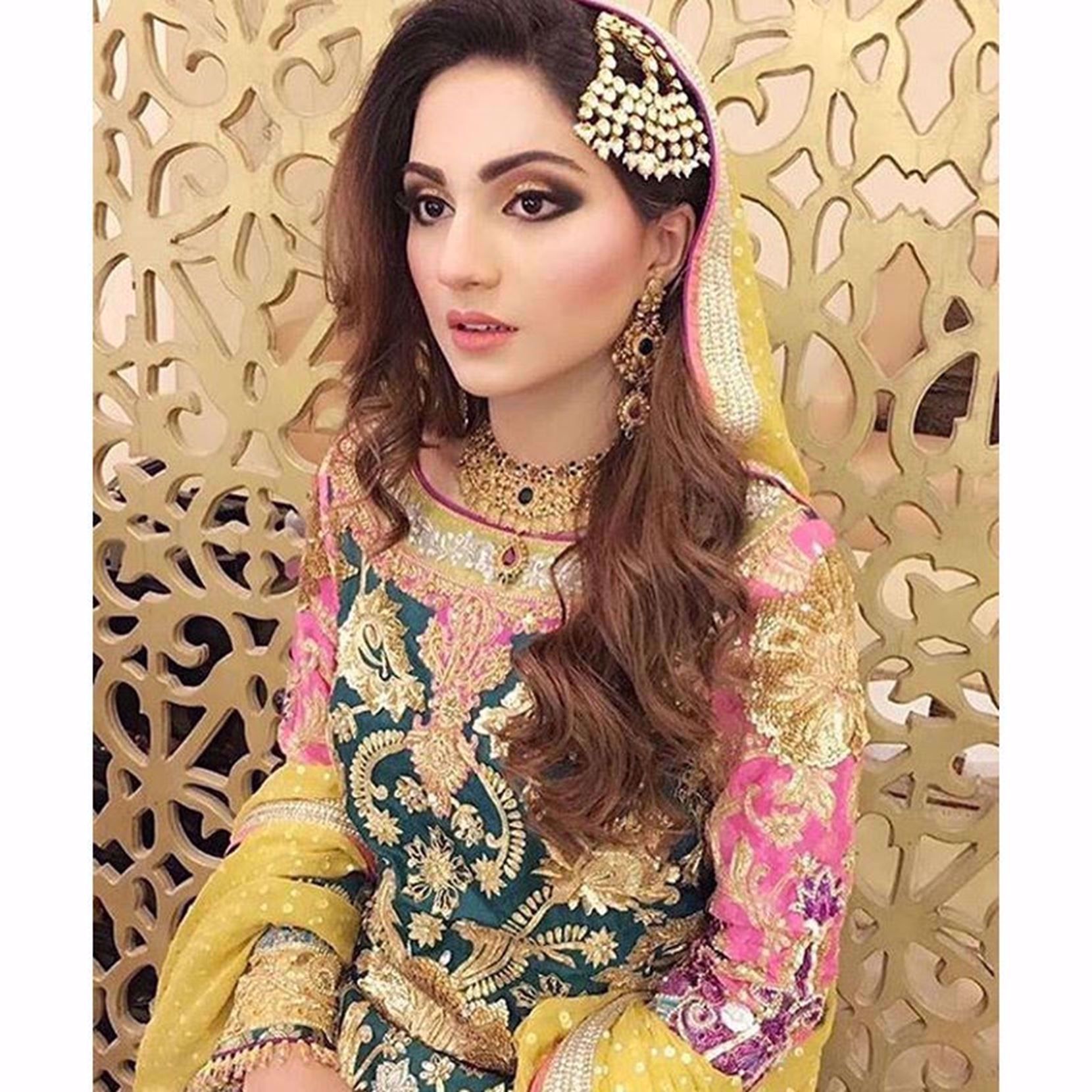 Picture of NAYAB MIANOOR LOOKS RADIANT IN ORNATE ONYX