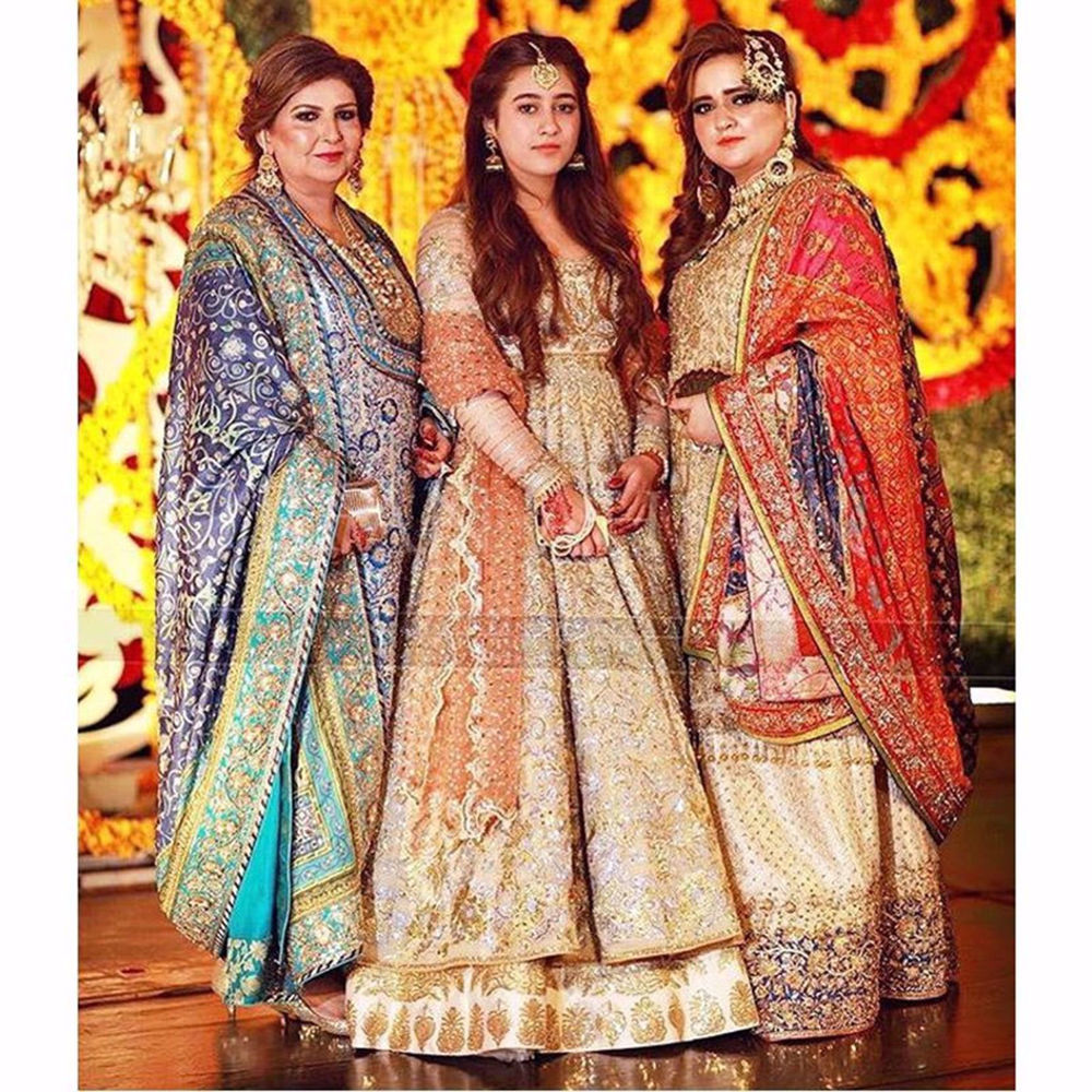 Picture of PINKY AFZAL, JANNAT AND MEHRU SPOTTED IN ALL SIGNATURE NOMI ANSARI ENSEMBLE