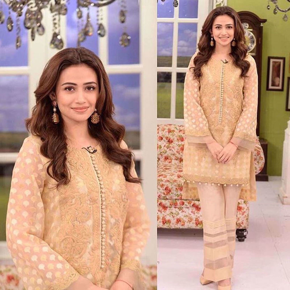 Picture of SANA JAVED SPOTTED WEARING GOLD DUST