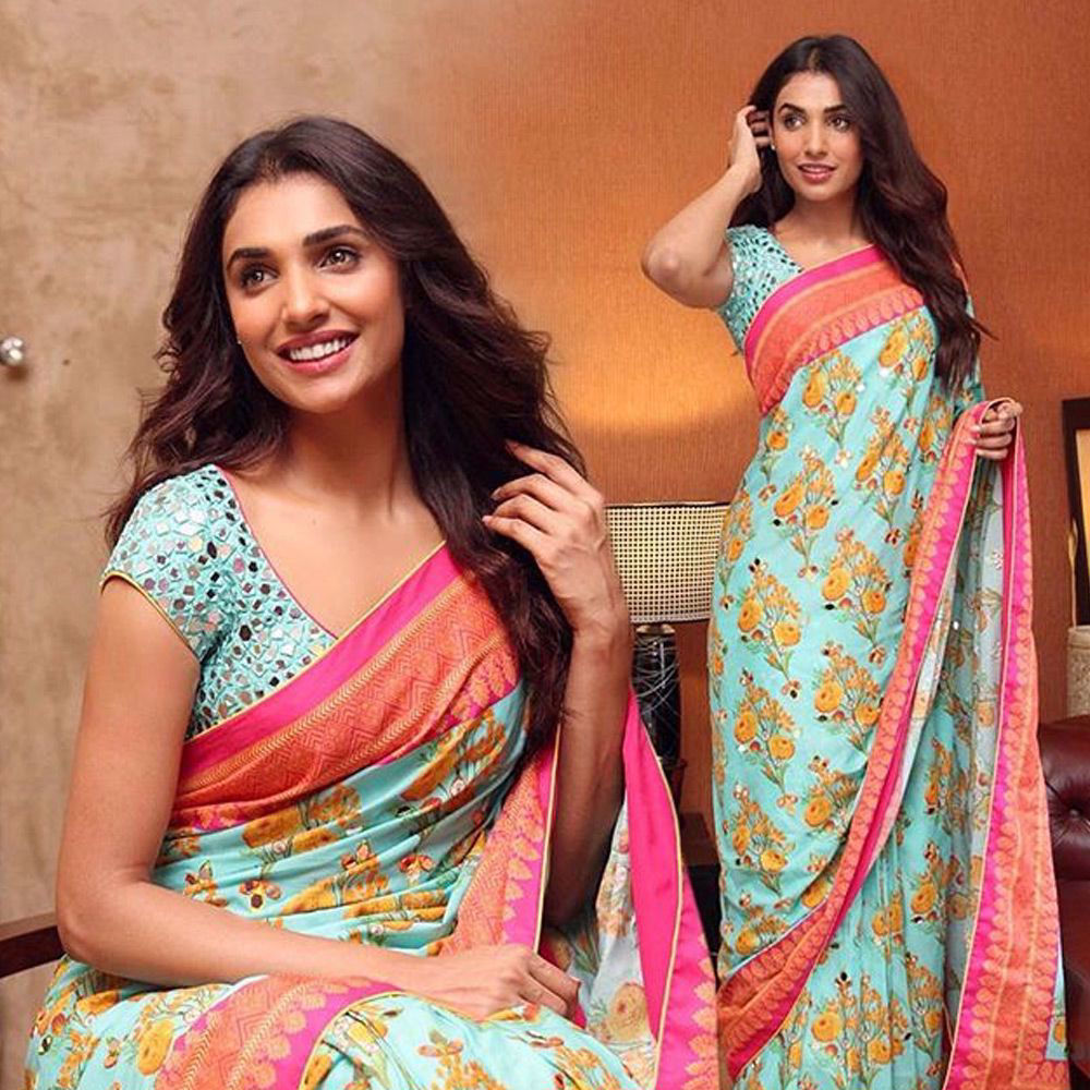 Picture of Amna ilyas in a traditional #nomiansari #cotton #sari with mirror work details and a tailored blouse