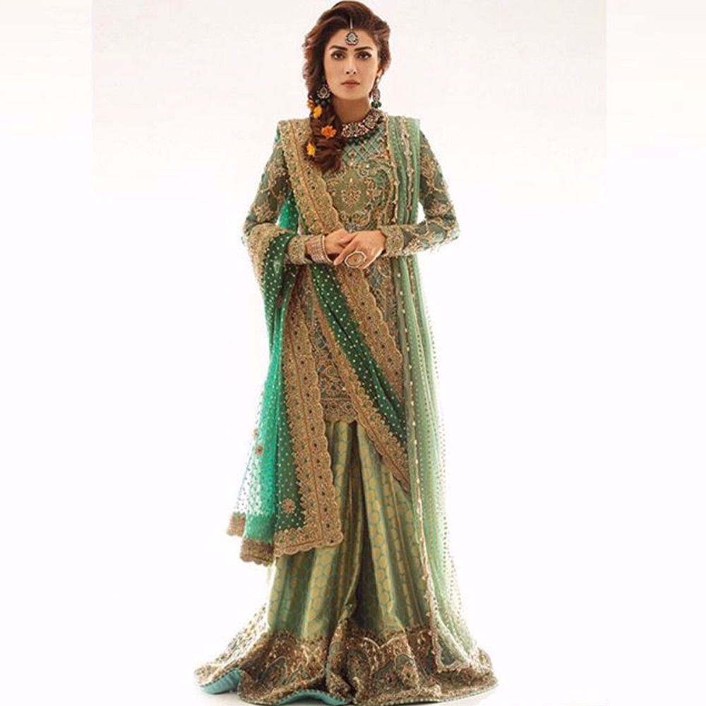 Picture of Ayeza Khan stuns in a regal Nomi Ansari