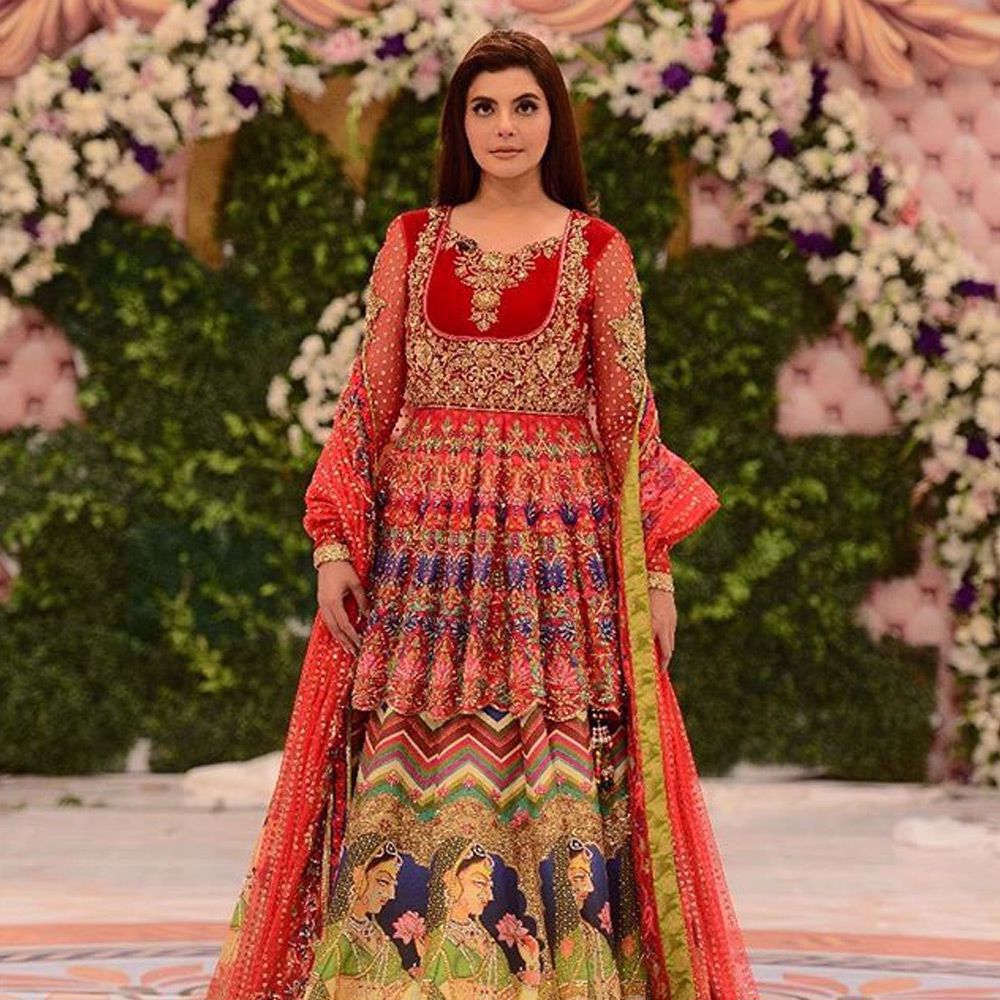 Picture of Nida Yasir wears #NomiAnsari at her a special show for her morning transmission