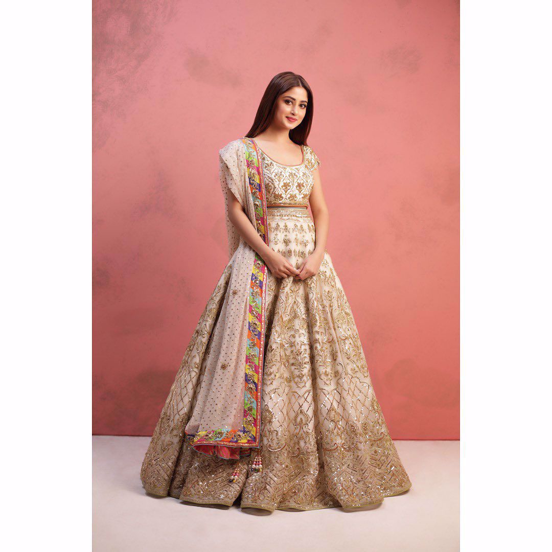 Picture of Sajal Aly’s simplicity paired with our grandeur and a classy gold and white combination